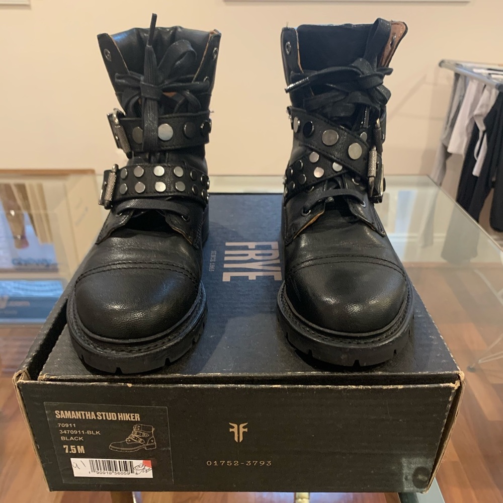 Barely Worn! - Frye “Samantha Stud Hiker” - 7.5